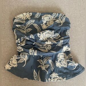 COPY - White House Black Market top size 4-6